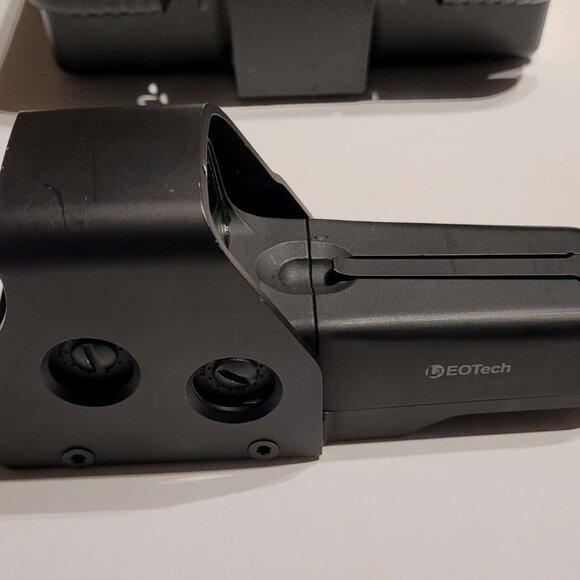EOTech 557.AR223 Holographic Sight – Excellent Condition – Box & Manual Included - Picture 2 of 8